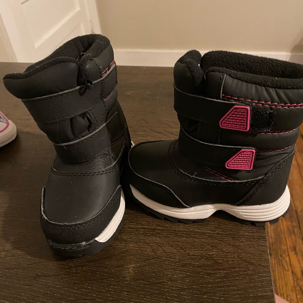 Snow boots size 6c